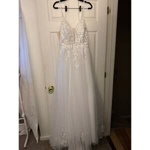 Beautiful Lace Floral Wedding Dress/Gown NWOT
